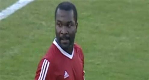 صيد الدوري.. رأسية "كوميدية" لديفونيه تقتل فريقه.. فيديو